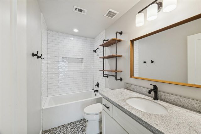 216 W 30th Street, Houston, TX 77018