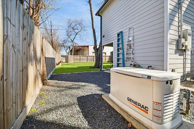 216 W 30th Street, Houston, TX 77018