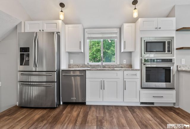16255 Weir Street, Omaha, NE 68135