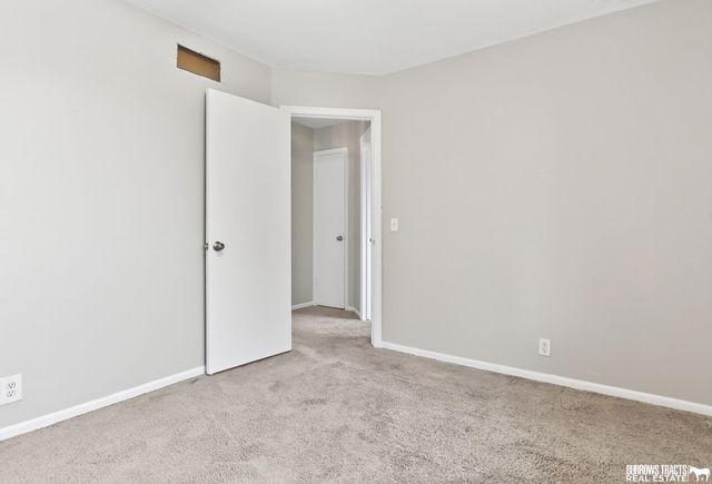 16255 Weir Street, Omaha, NE 68135