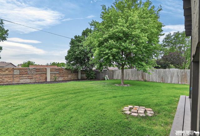 16255 Weir Street, Omaha, NE 68135