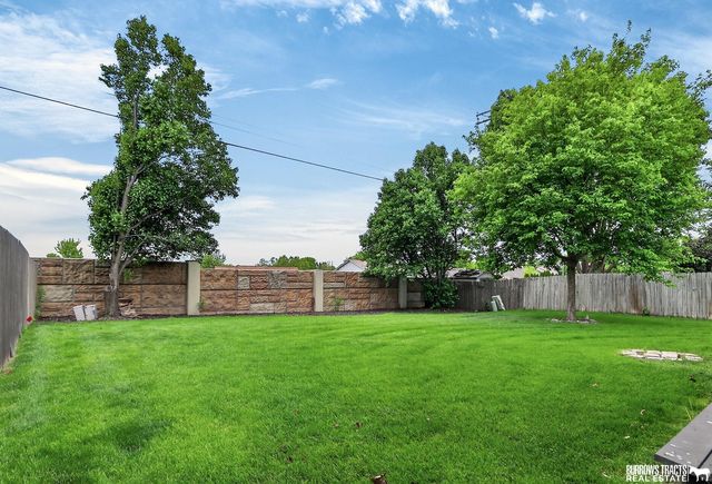 16255 Weir Street, Omaha, NE 68135