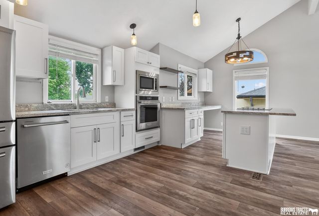 16255 Weir Street, Omaha, NE 68135