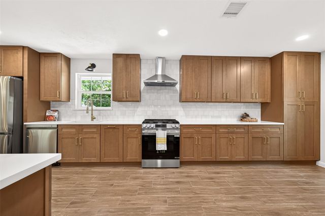 247 Castlewood Drive, Spring, TX 77386
