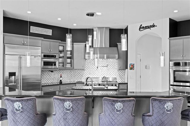 10705 Wildflower Drive, Lee's Summit, MO 64086