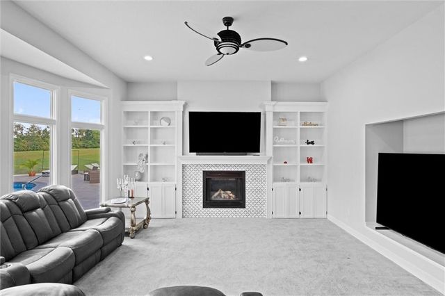 10705 Wildflower Drive, Lee's Summit, MO 64086