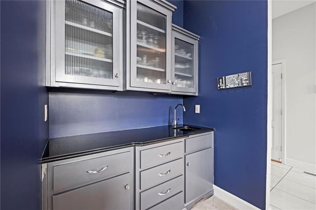 10705 Wildflower Drive, Lee's Summit, MO 64086