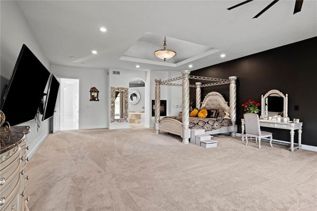 10705 Wildflower Drive, Lee's Summit, MO 64086