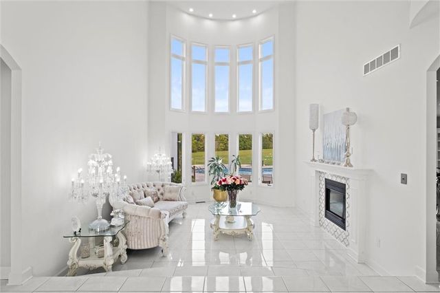 10705 Wildflower Drive, Lee's Summit, MO 64086