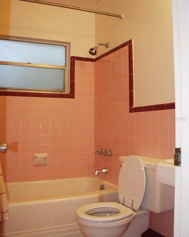 621 NW 36TH DRIVE, Gainesville, FL 32607