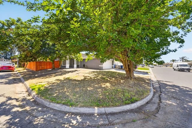 5529 W Norwich Ave, Fresno, CA 93722