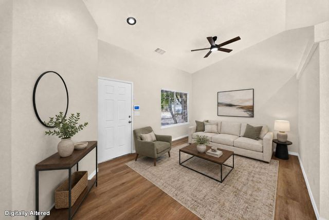 5529 W Norwich Ave, Fresno, CA 93722