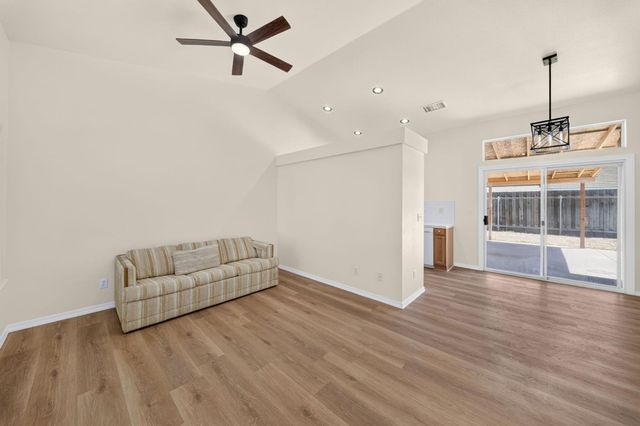 5529 W Norwich Ave, Fresno, CA 93722