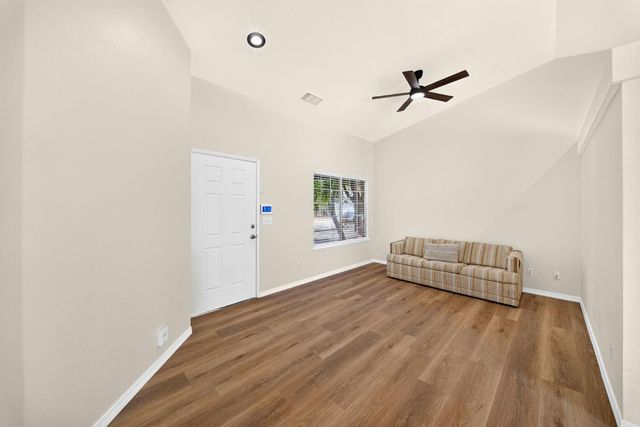 5529 W Norwich Ave, Fresno, CA 93722