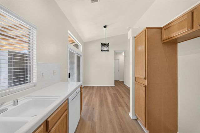 5529 W Norwich Ave, Fresno, CA 93722