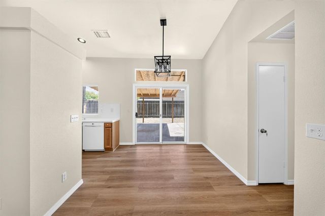 5529 W Norwich Ave, Fresno, CA 93722
