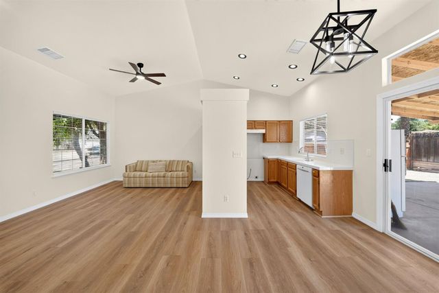 5529 W Norwich Ave, Fresno, CA 93722