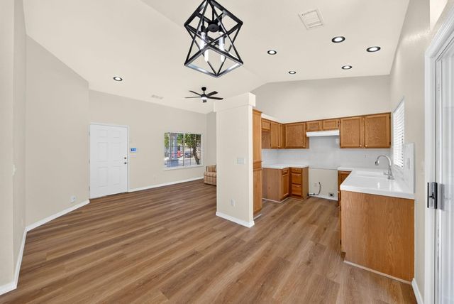 5529 W Norwich Ave, Fresno, CA 93722