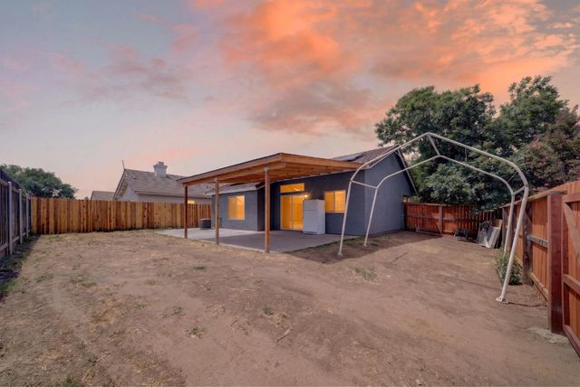 5529 W Norwich Ave, Fresno, CA 93722