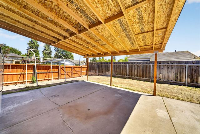 5529 W Norwich Ave, Fresno, CA 93722