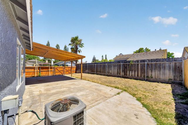 5529 W Norwich Ave, Fresno, CA 93722