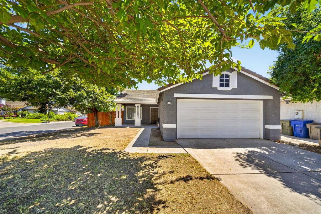 5529 W Norwich Ave, Fresno, CA 93722