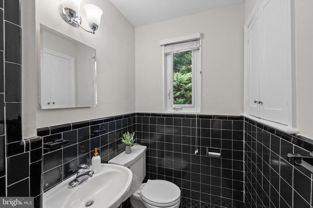 8404 FARRELL DR, Chevy Chase, MD 20815