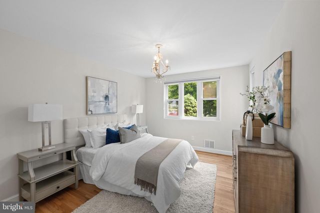 8404 FARRELL DR, Chevy Chase, MD 20815