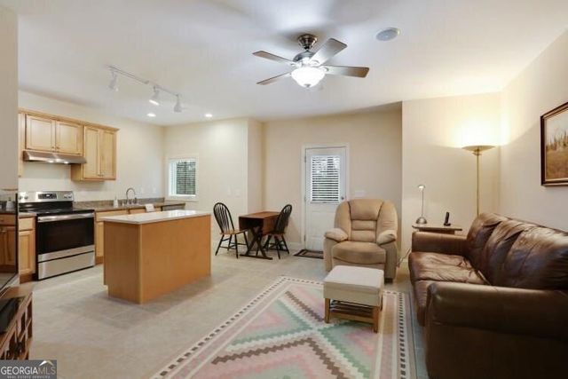 1221 Wellbrook Place NE, Conyers, GA 30012