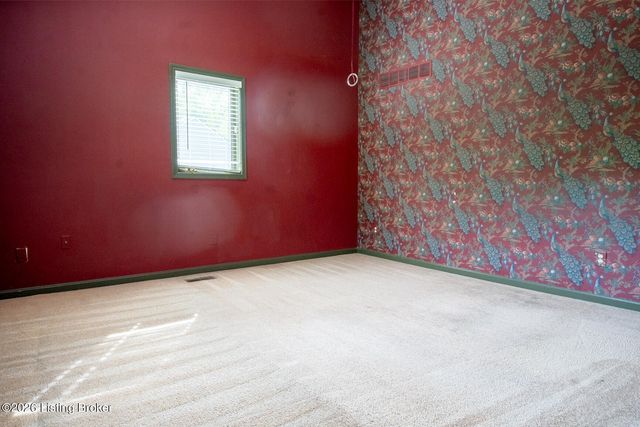 614 Ledgeview Park Dr, Louisville, KY 40206