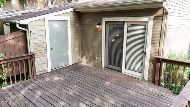 614 Ledgeview Park Dr, Louisville, KY 40206