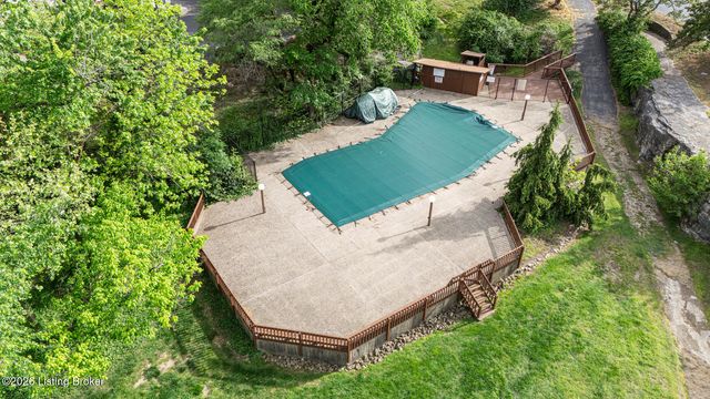 614 Ledgeview Park Dr, Louisville, KY 40206