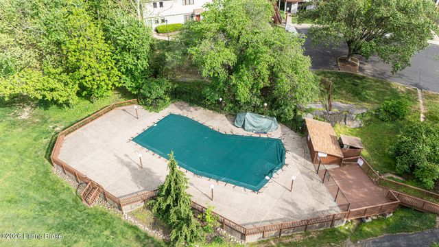 614 Ledgeview Park Dr, Louisville, KY 40206