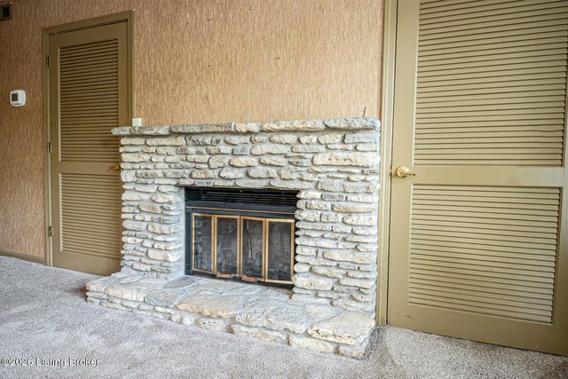 614 Ledgeview Park Dr, Louisville, KY 40206