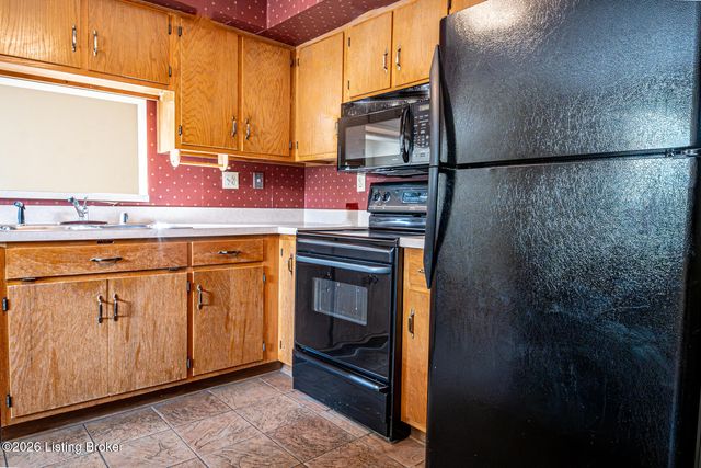 614 Ledgeview Park Dr, Louisville, KY 40206