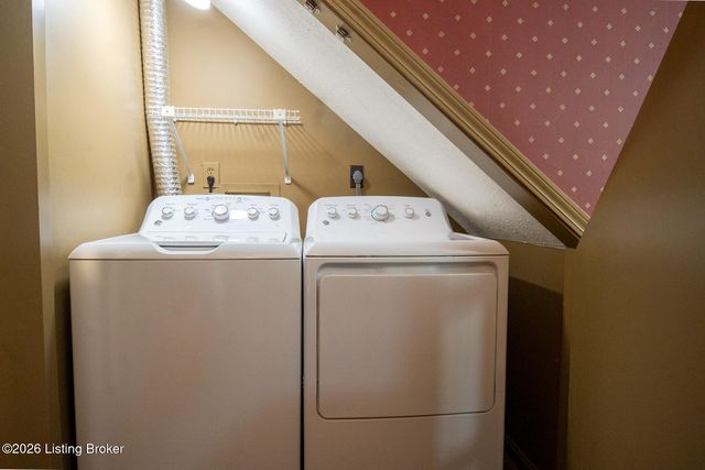 614 Ledgeview Park Dr, Louisville, KY 40206