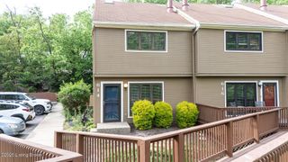 614 Ledgeview Park Dr, Louisville, KY 40206