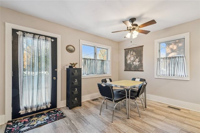 209 5th Ave NW, Mt Vernon, IA 52314