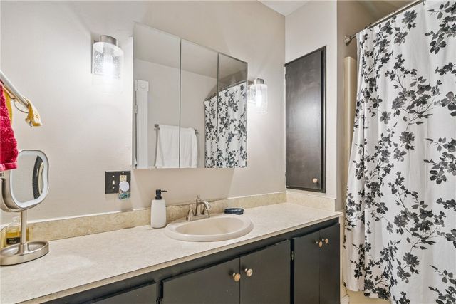 209 5th Ave NW, Mt Vernon, IA 52314