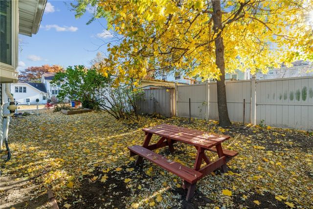 209 5th Ave NW, Mt Vernon, IA 52314