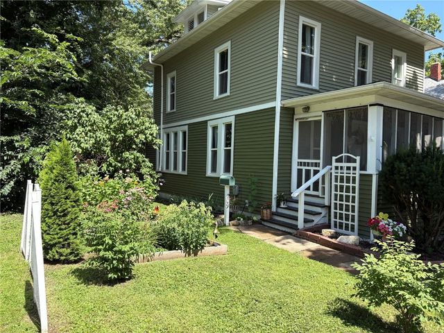 209 5th Ave NW, Mt Vernon, IA 52314