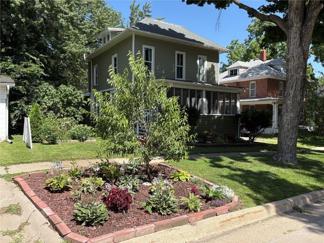 209 5th Ave NW, Mt Vernon, IA 52314