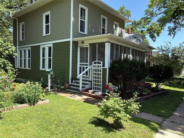 209 5th Ave NW, Mt Vernon, IA 52314