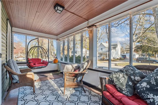 209 5th Ave NW, Mt Vernon, IA 52314