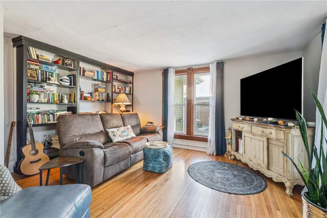 209 5th Ave NW, Mt Vernon, IA 52314