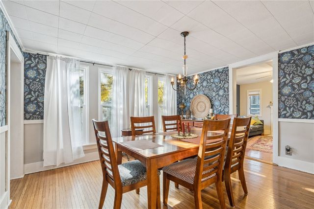 209 5th Ave NW, Mt Vernon, IA 52314