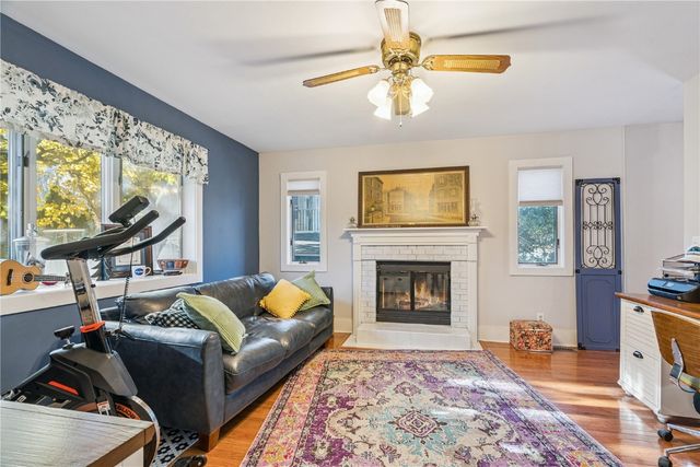 209 5th Ave NW, Mt Vernon, IA 52314