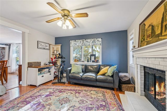 209 5th Ave NW, Mt Vernon, IA 52314