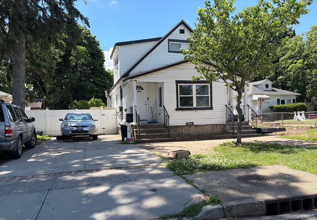 634 Hillside Court, Uniondale, NY 11553