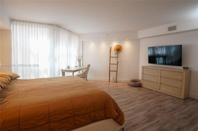 3370 Hidden Bay Dr 213, Aventura, FL 33180